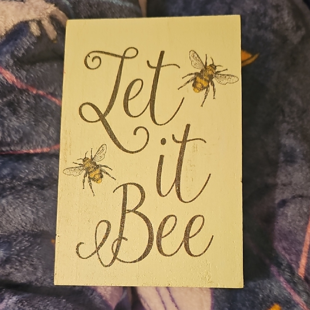 Let It Bee NWT Wall Sign - Yellow Bee Home Decor